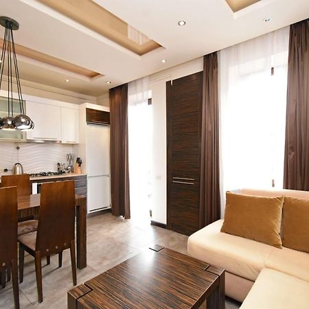 Galaxy Inn Luxury Hostel In Center Yerevan Bagian luar foto