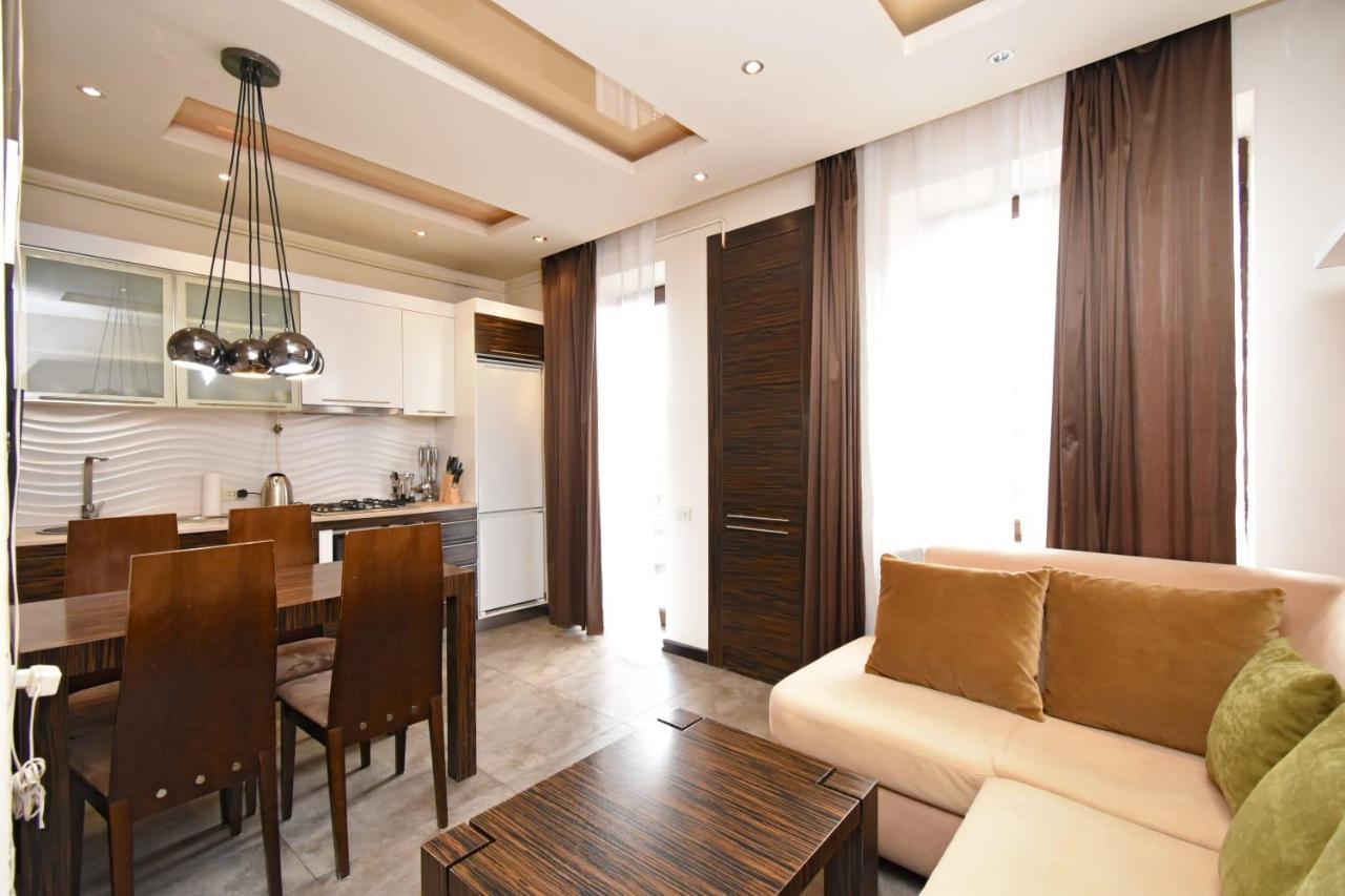 Galaxy Inn Luxury Hostel In Center Yerevan Bagian luar foto