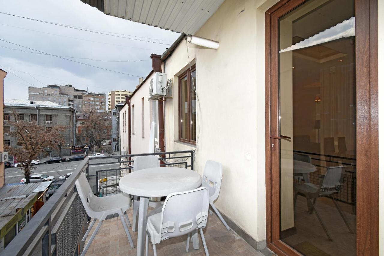 Galaxy Inn Luxury Hostel In Center Yerevan Bagian luar foto
