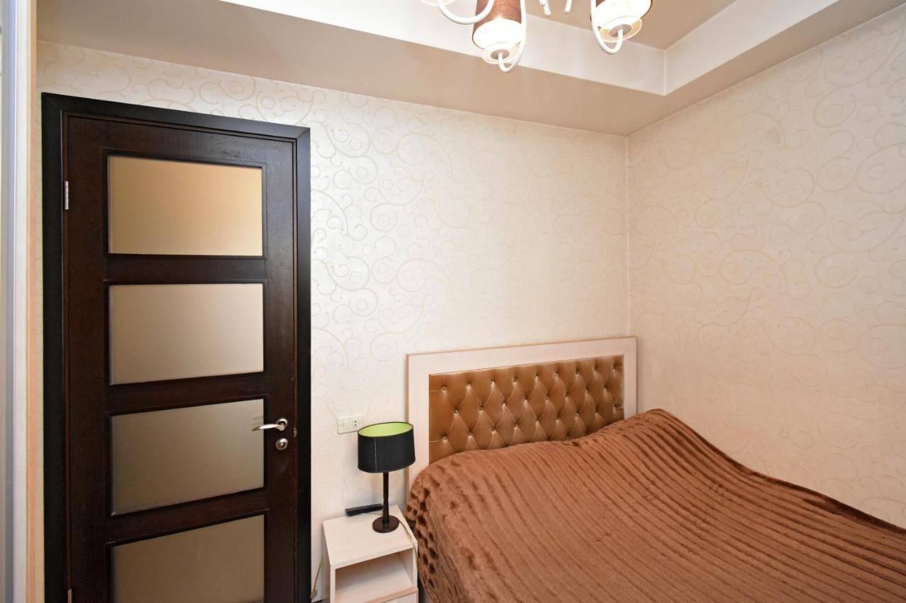 Galaxy Inn Luxury Hostel In Center Yerevan Bagian luar foto