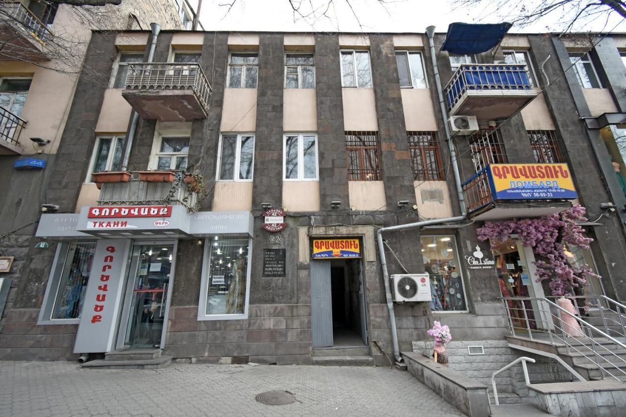 Galaxy Inn Luxury Hostel In Center Yerevan Bagian luar foto