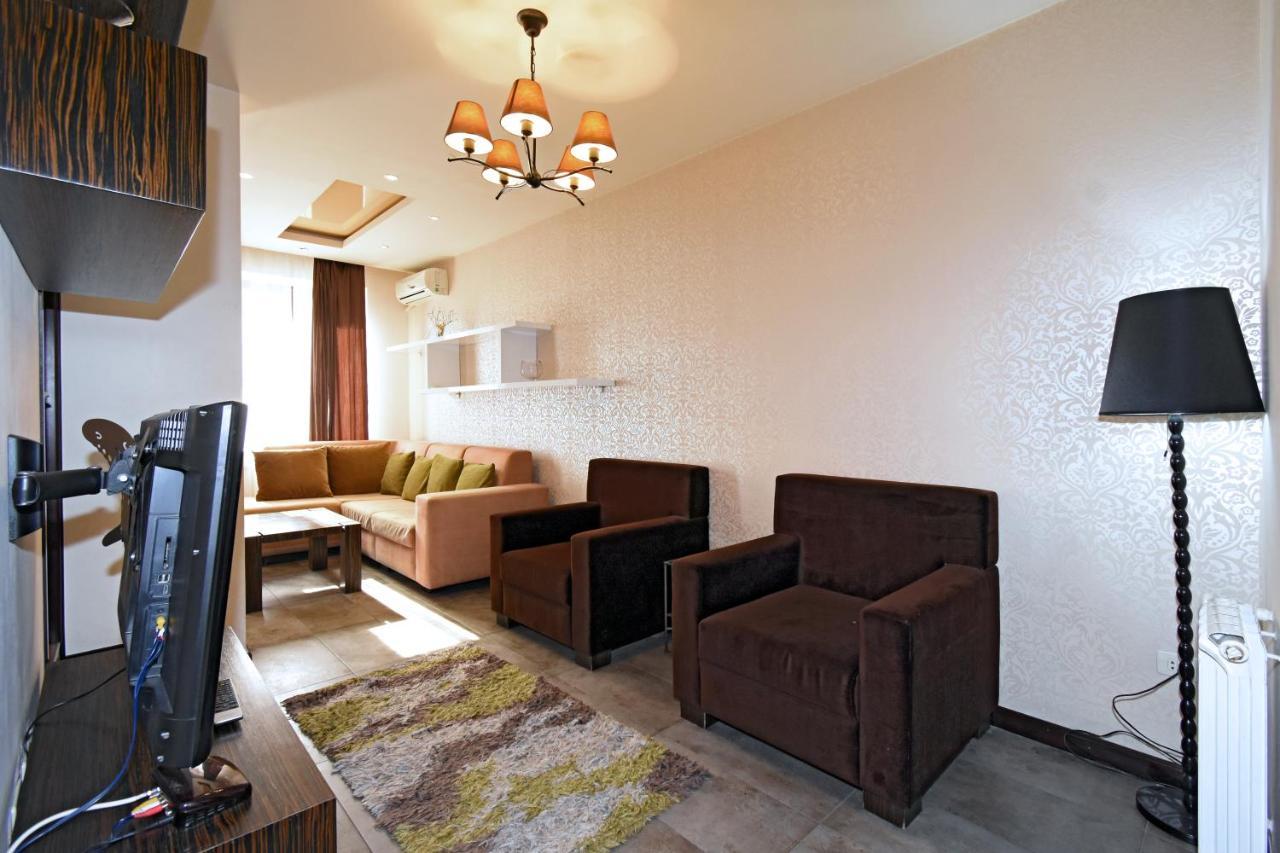 Galaxy Inn Luxury Hostel In Center Yerevan Bagian luar foto