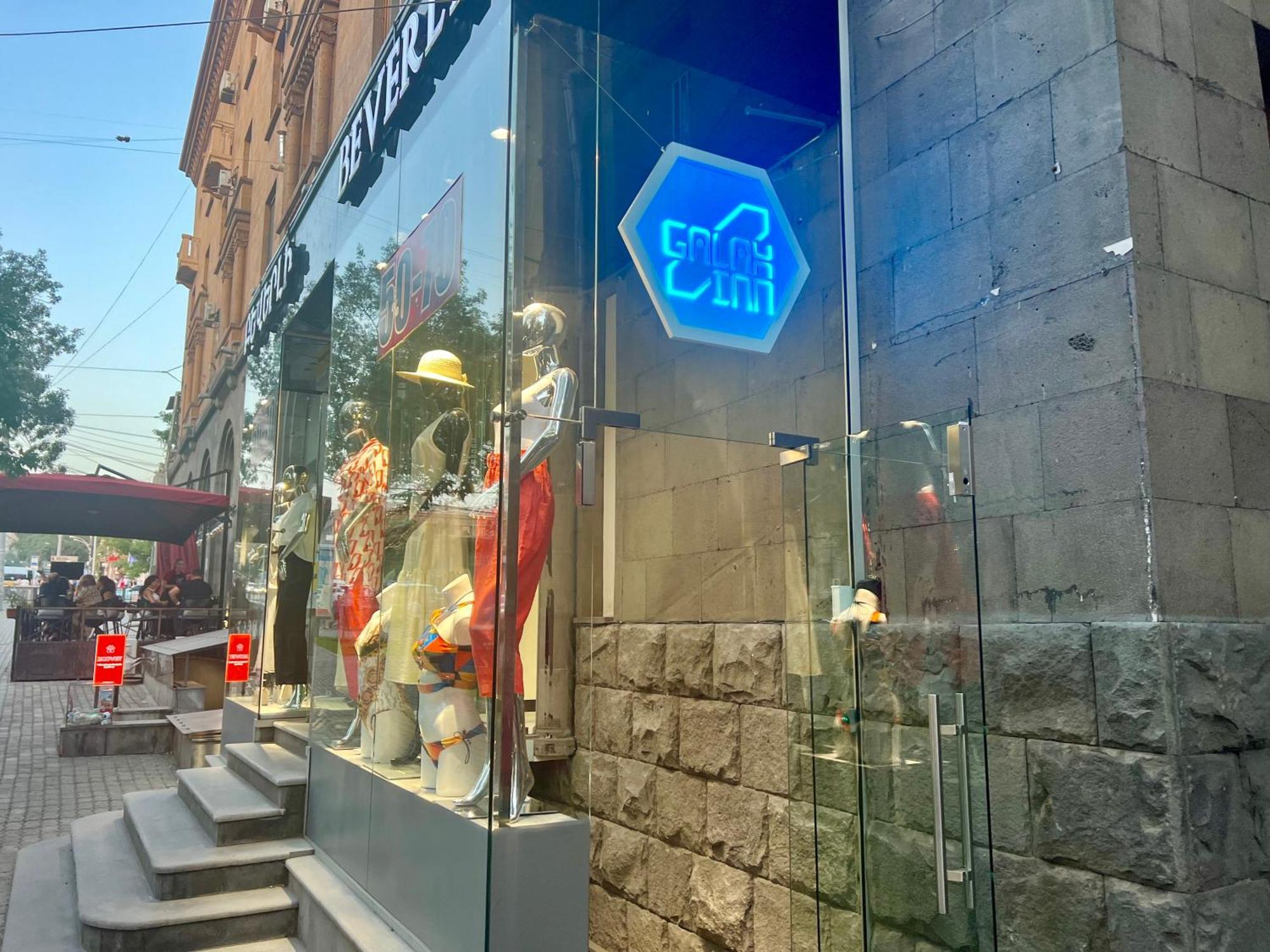 Galaxy Inn Luxury Hostel In Center Yerevan Bagian luar foto