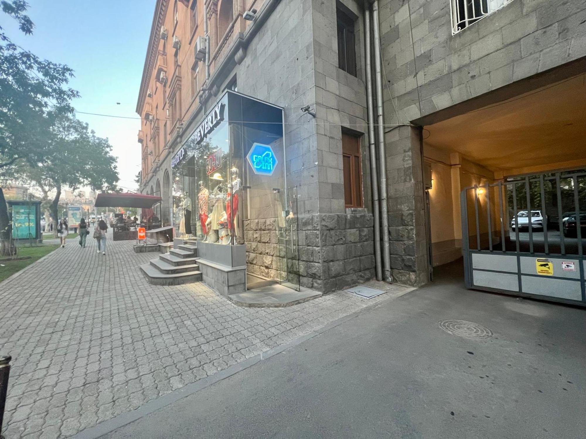 Galaxy Inn Luxury Hostel In Center Yerevan Bagian luar foto